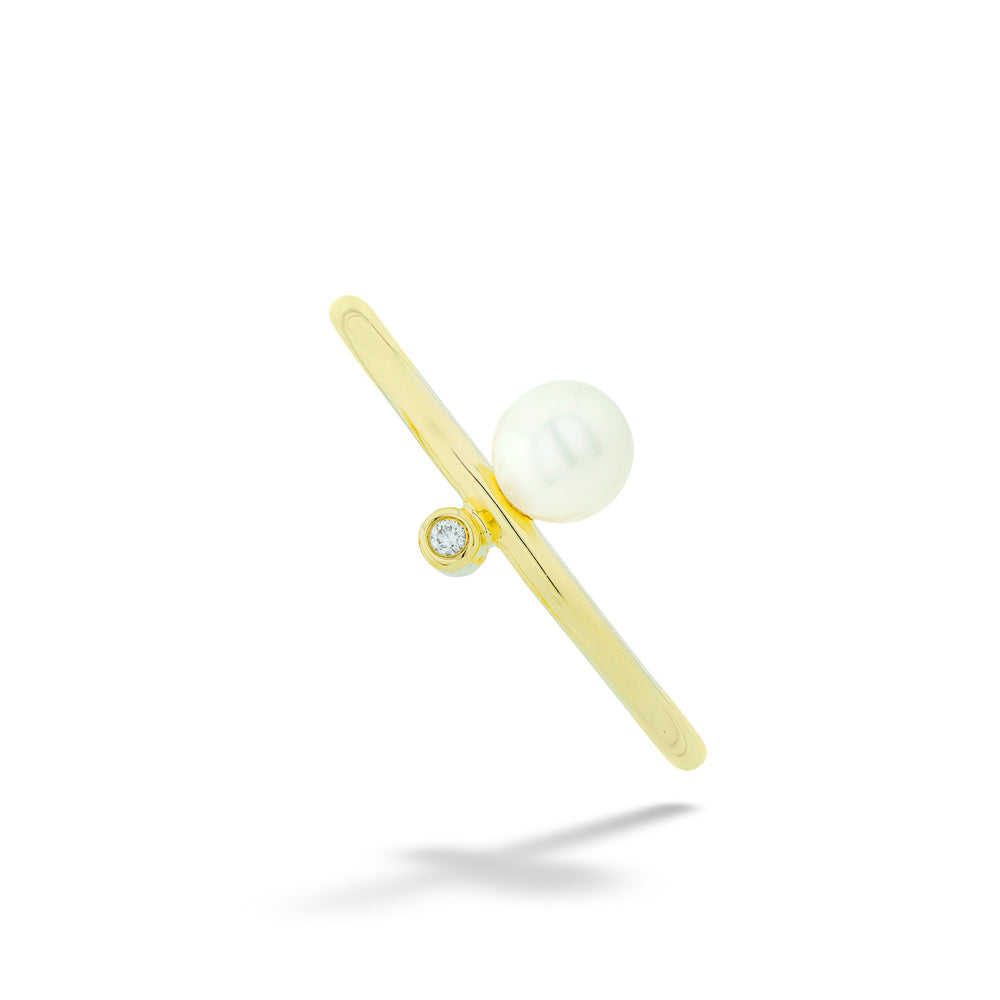 Pearl and Diamond Ring by Shy Creation